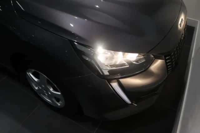 Peugeot 208 (2021) thumbnail 21