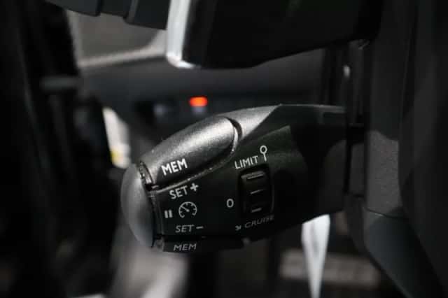 Peugeot 2008 (2022) thumbnail 18