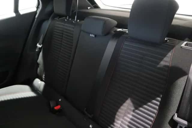 Peugeot 2008 (2022) thumbnail 9