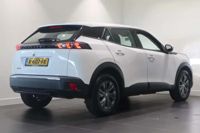Peugeot 2008 (2021) thumbnail 4