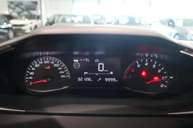 Peugeot 208 (2022) thumbnail 12