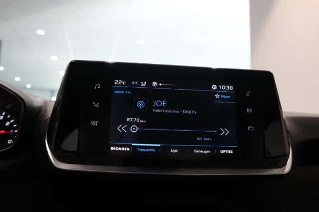 Peugeot 208 (2022) thumbnail 16