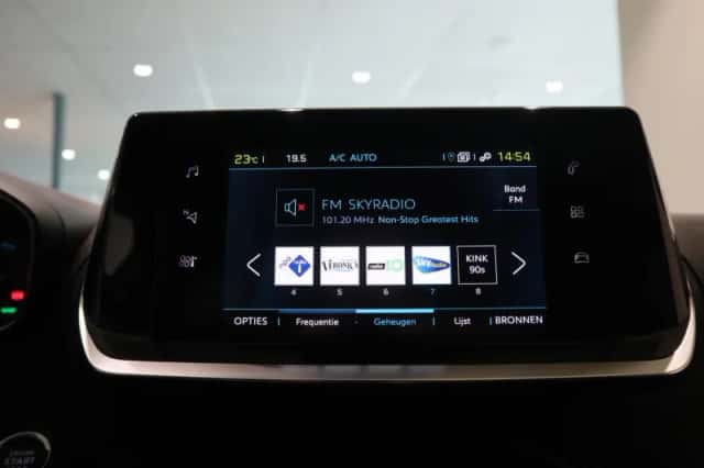 Peugeot e-208 (2024) thumbnail 18