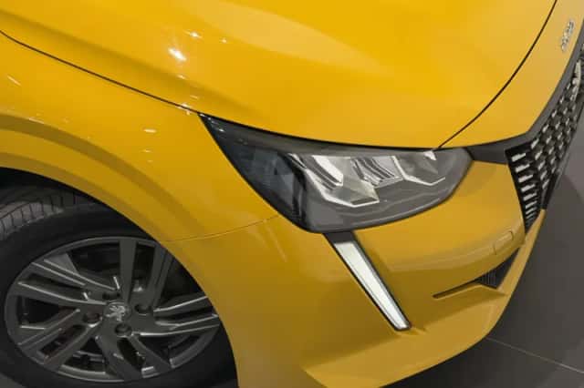 Peugeot 208 (2022) thumbnail 3
