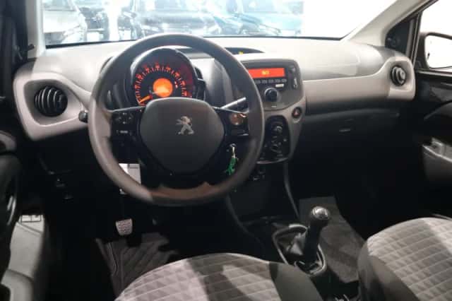 Peugeot 108 (2021) thumbnail 9