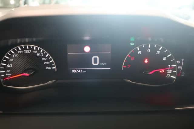 Peugeot 2008 (2021) thumbnail 12