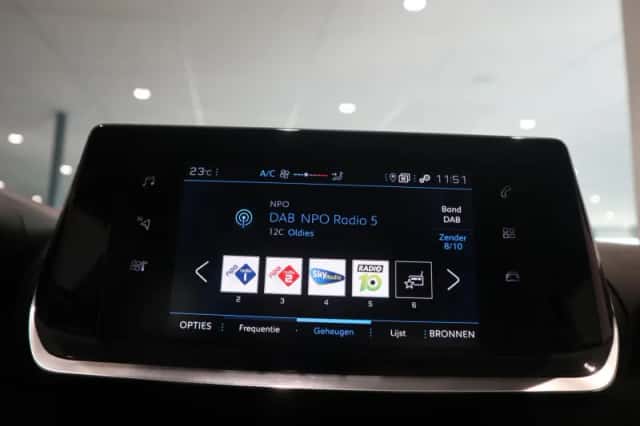 Peugeot 2008 (2021) thumbnail 15