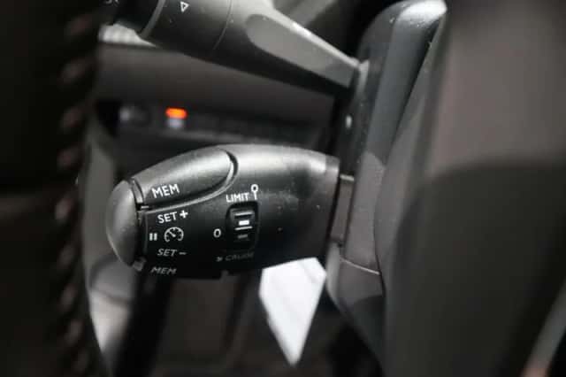 Peugeot 2008 (2021) thumbnail 18
