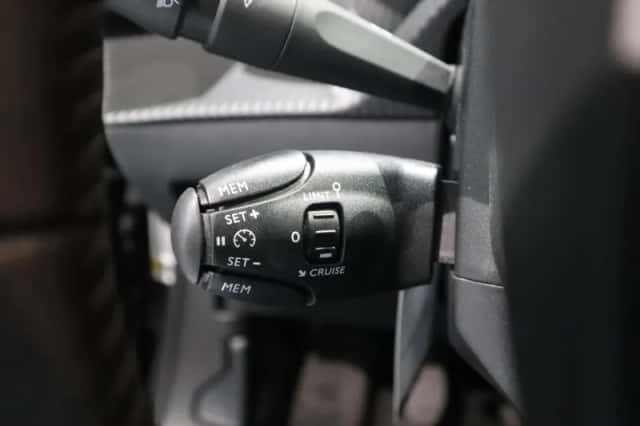 Peugeot 2008 (2021) thumbnail 15