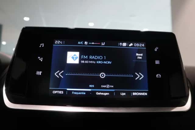 Peugeot 2008 (2021) thumbnail 17