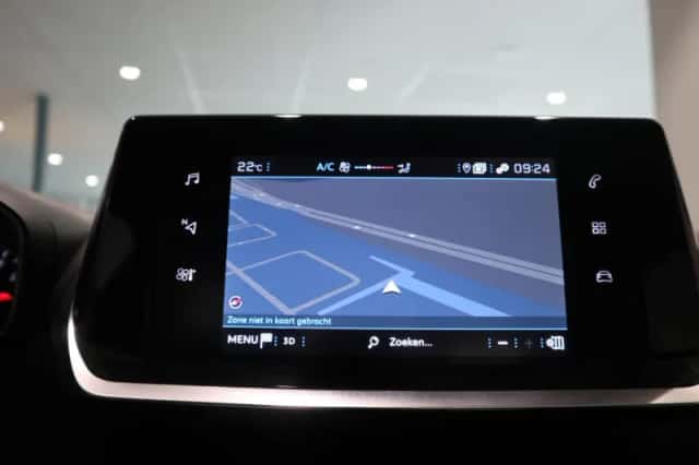 Peugeot 2008 (2021) thumbnail 18