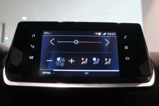 Peugeot 2008 (2021) thumbnail 19