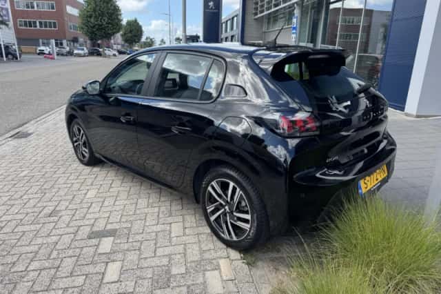 Peugeot 208 (2023) thumbnail 3