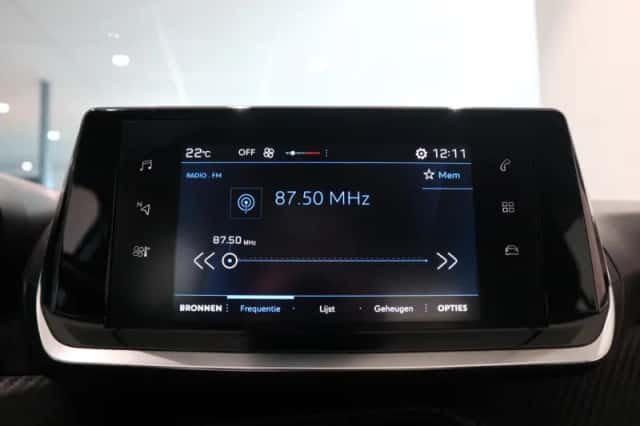 Peugeot 208 (2022) thumbnail 17