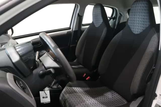 Peugeot 108 (2021) thumbnail 9
