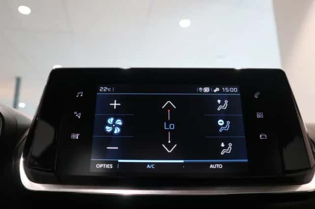 Peugeot 2008 (2023) thumbnail 19