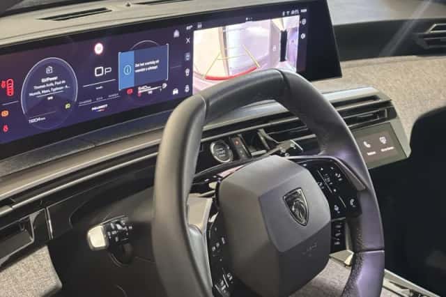 Peugeot 5008 (2025) thumbnail 1