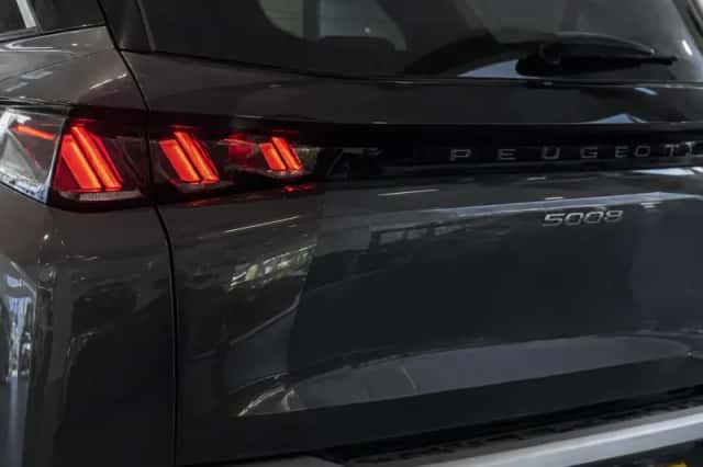 Peugeot 5008 (2025) thumbnail 3
