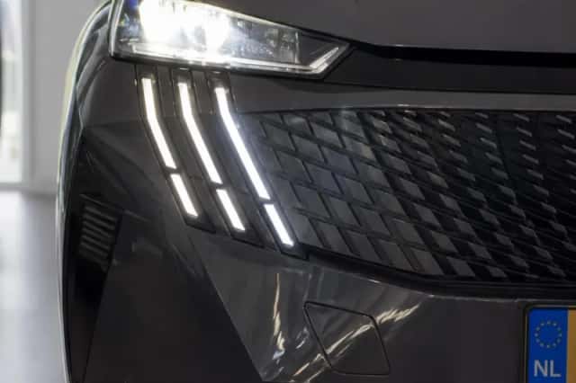 Peugeot 5008 (2025) thumbnail 4