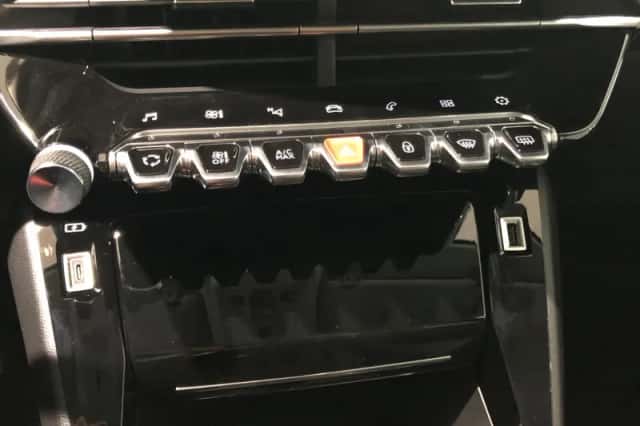 Peugeot 208 (2023) thumbnail 11
