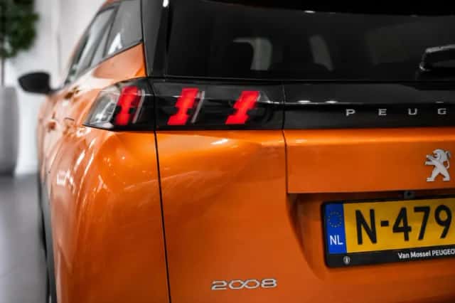 Peugeot 2008 (2021) thumbnail 6