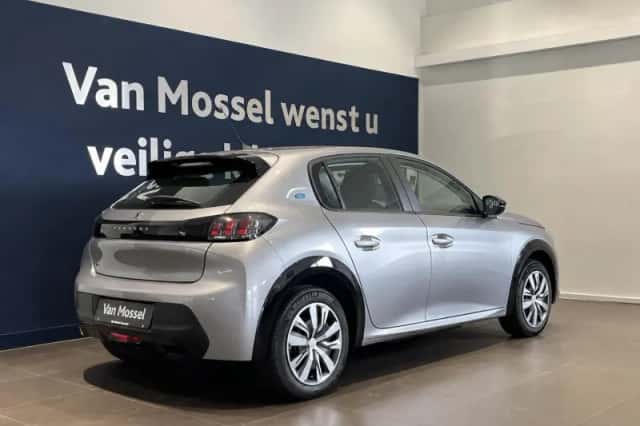 Peugeot e-208 (2022) thumbnail 2