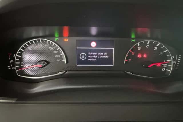 Peugeot 2008 (2024) thumbnail 13