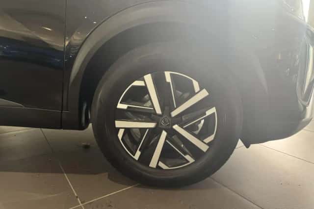 Peugeot 2008 (2024) thumbnail 3