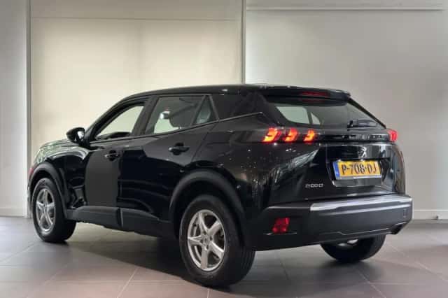 Peugeot 2008 (2022) thumbnail 5