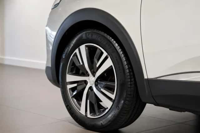 Peugeot 3008 (2021) thumbnail 4