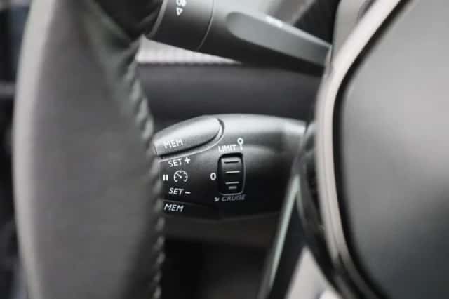 Peugeot e-2008 (2023) thumbnail 26