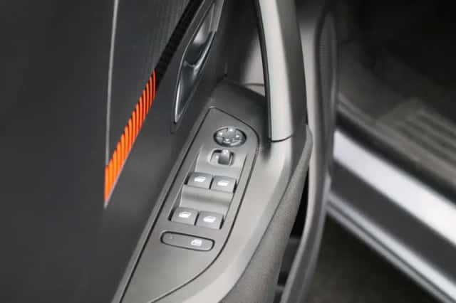Peugeot e-2008 (2023) thumbnail 27