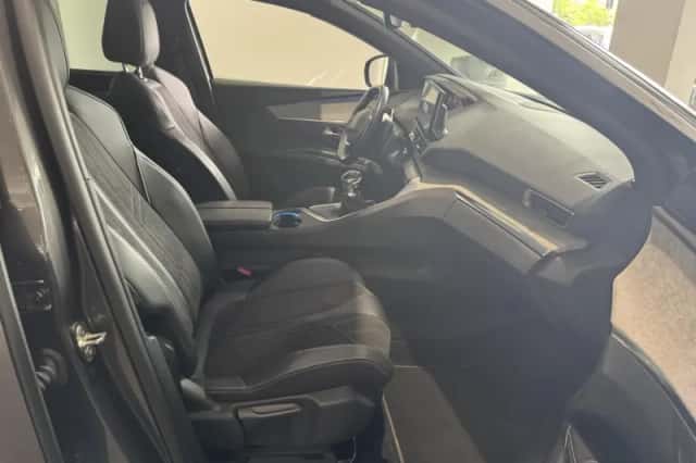 Peugeot 5008 (2021) thumbnail 9