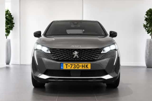 Peugeot 3008 (2023) thumbnail 2