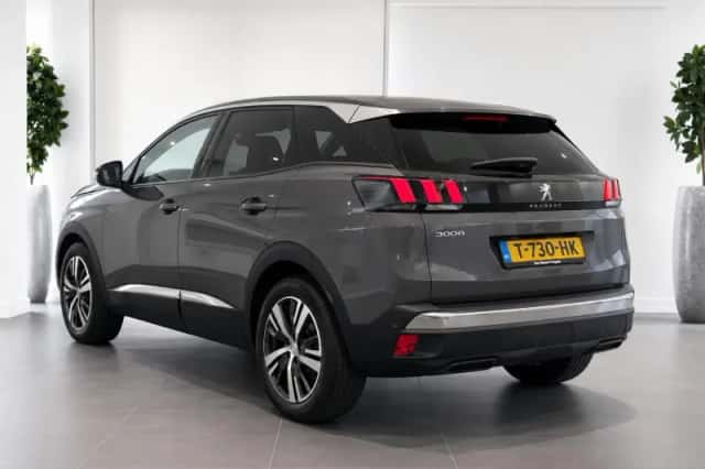 Peugeot 3008 (2023) thumbnail 3
