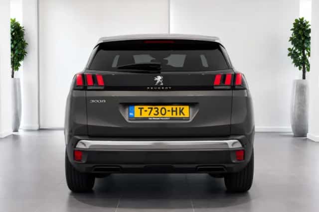 Peugeot 3008 (2023) thumbnail 4