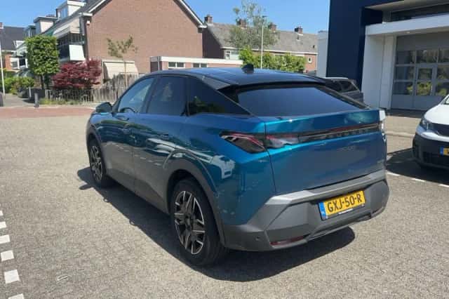 Peugeot 3008 (2024) thumbnail 2