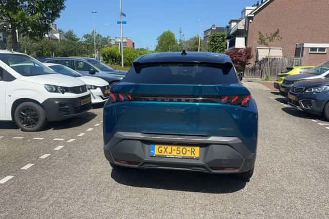 Peugeot 3008 (2024) thumbnail 3