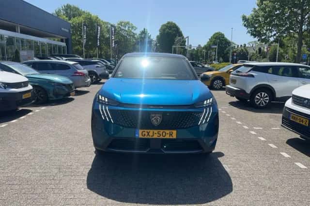 Peugeot 3008 (2024) thumbnail 6