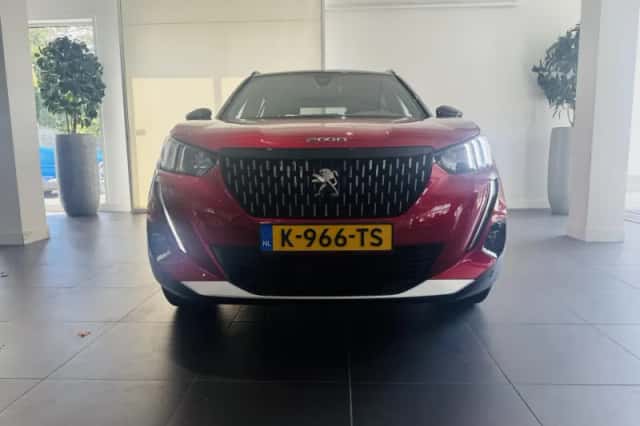 Peugeot 2008 (2021) thumbnail 2