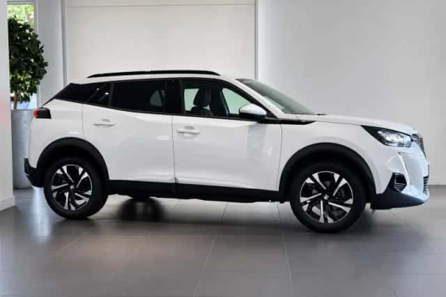 Peugeot 2008 (2021) thumbnail 4