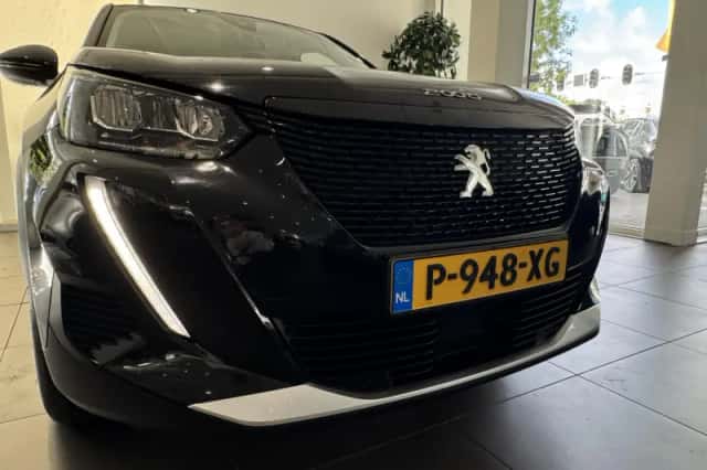 Peugeot e-2008 (2022) thumbnail 2