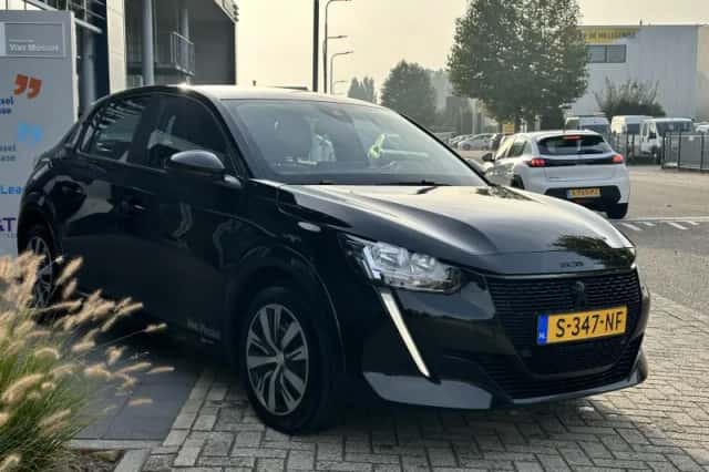 Peugeot e-208 (2023) thumbnail 4