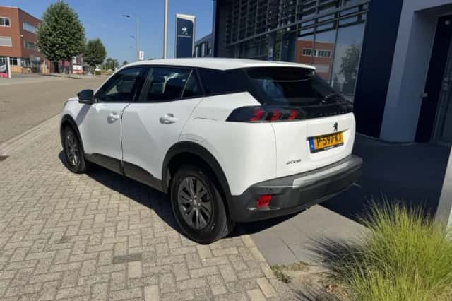Peugeot 2008 (2022) thumbnail 4