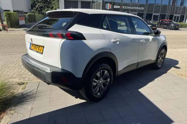 Peugeot 2008 (2022) thumbnail 5