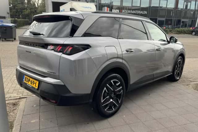 Peugeot 5008 (2025) thumbnail 4