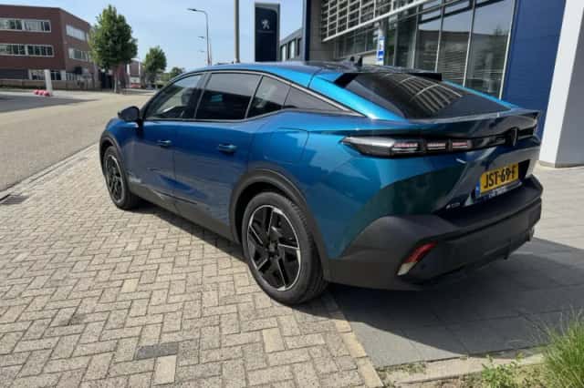 Peugeot 408 (2025) thumbnail 4