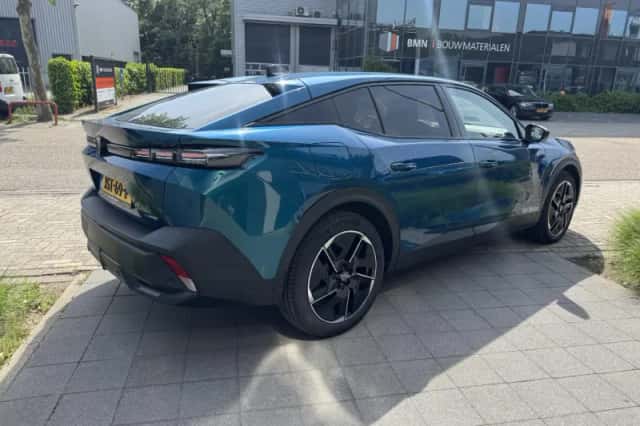 Peugeot 408 (2025) thumbnail 5