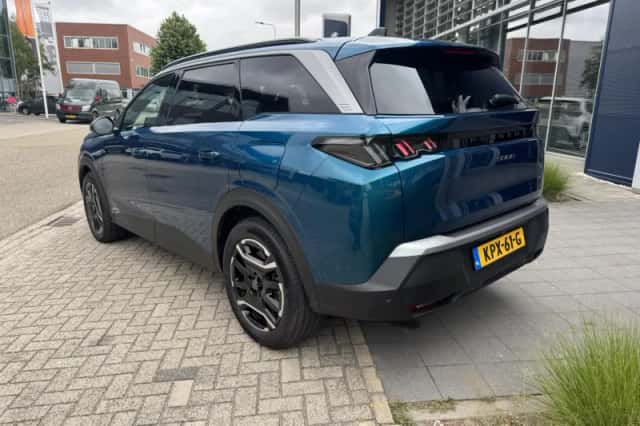 Peugeot 5008 (2025) thumbnail 4