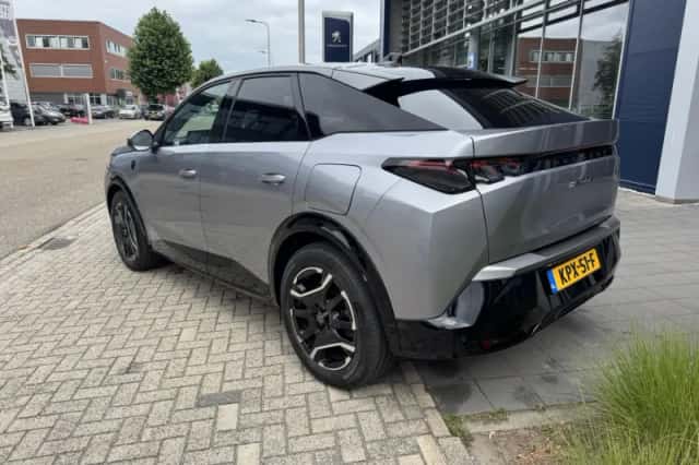 Peugeot e-3008 (2025) thumbnail 4